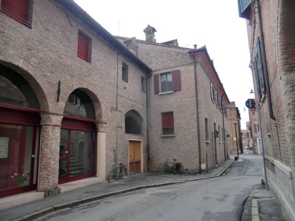 casa indipendente in vendita a Ferrara in zona Centro Storico