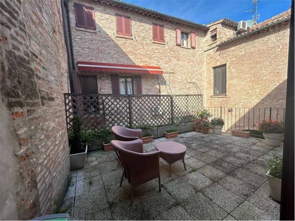 appartamento in vendita a Ferrara in zona Centro Storico