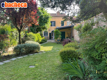 casa indipendente in vendita a Ferrara in zona Centro Storico