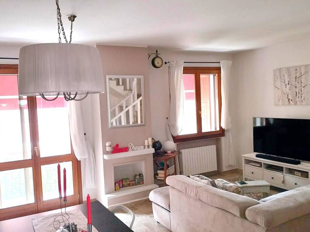 casa indipendente in vendita a Ferrara in zona Aguscello
