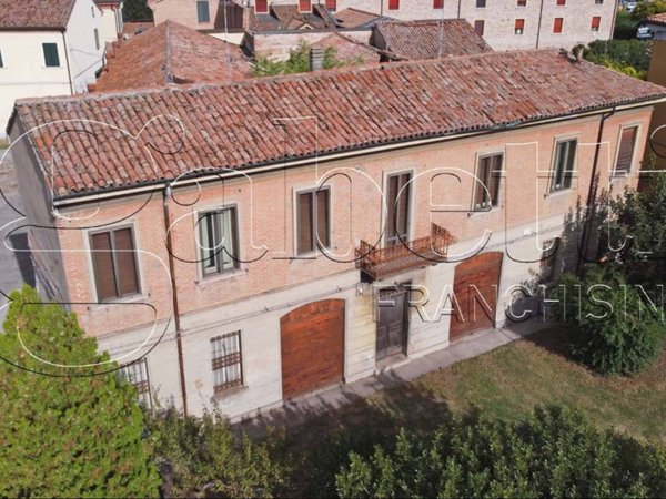 casa indipendente in vendita a Ferrara