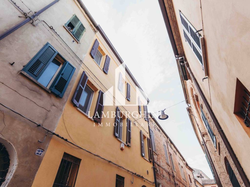 casa indipendente in vendita a Ferrara in zona Centro Storico
