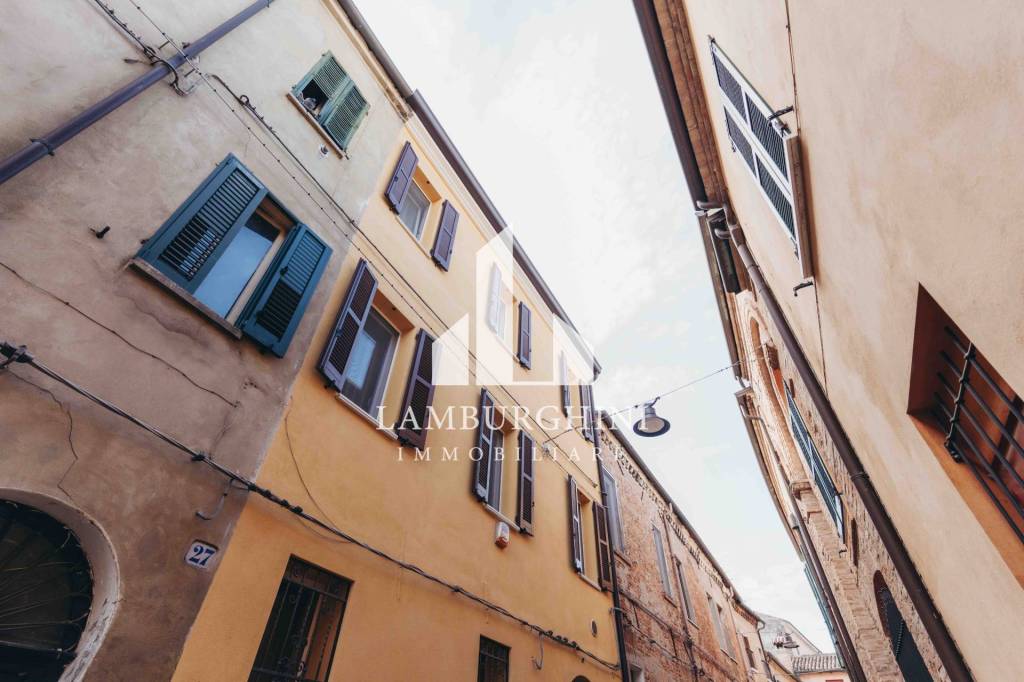 casa indipendente in vendita a Ferrara in zona Centro Storico