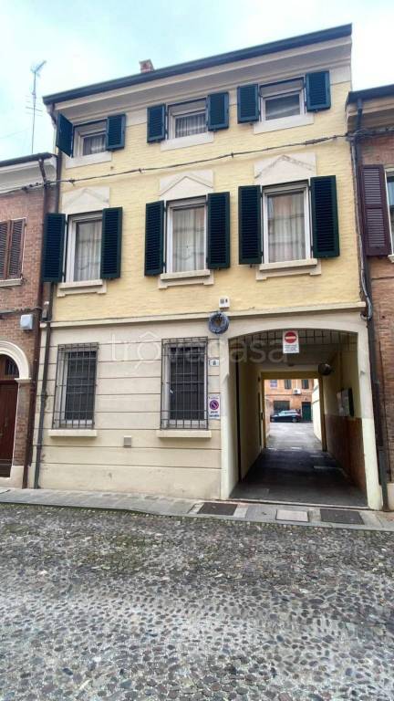 appartamento in vendita a Ferrara in zona Centro Storico