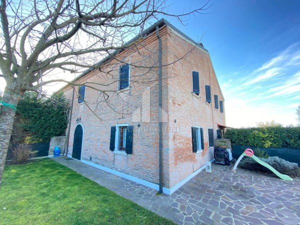 casa indipendente in vendita a Ferrara in zona Casaglia