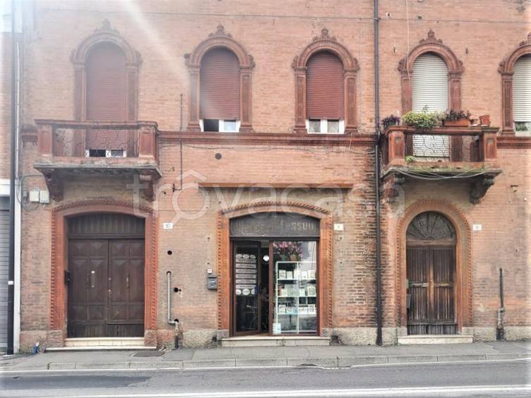 locale commerciale in vendita a Ferrara