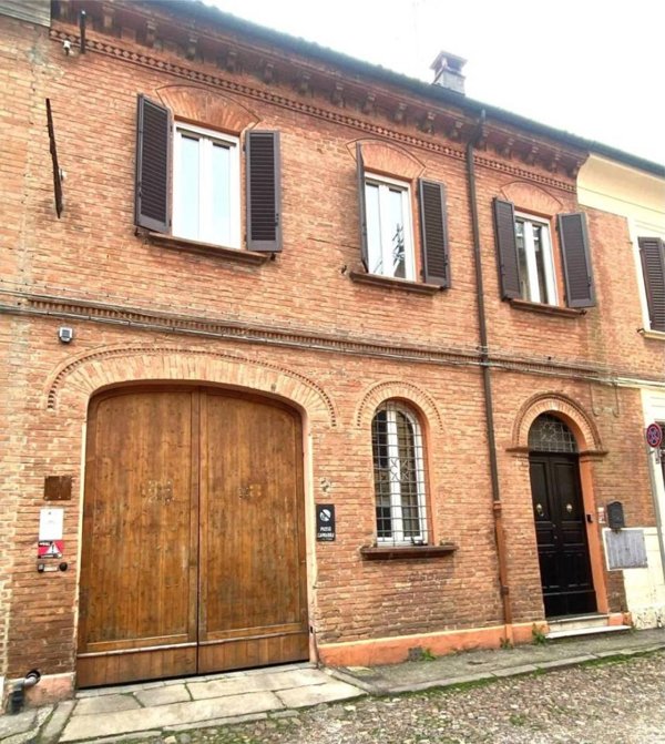 casa indipendente in vendita a Ferrara in zona Centro Storico