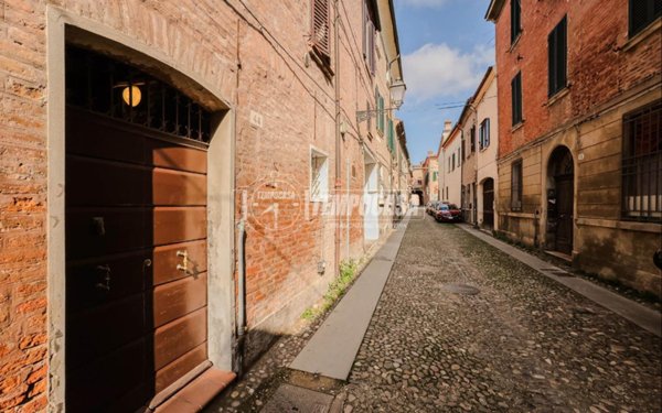 appartamento in vendita a Ferrara in zona Centro Storico