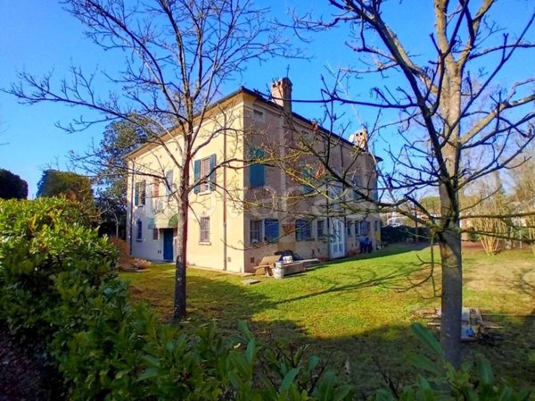 casa indipendente in vendita a Ferrara in zona Centro Storico