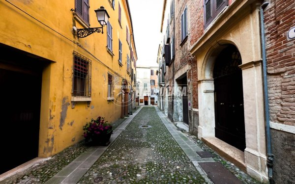 appartamento in vendita a Ferrara in zona Centro Storico