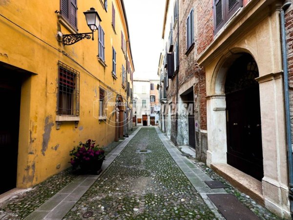 appartamento in vendita a Ferrara in zona Centro Storico