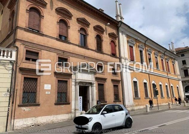 negozio in vendita a Ferrara in zona Centro Storico