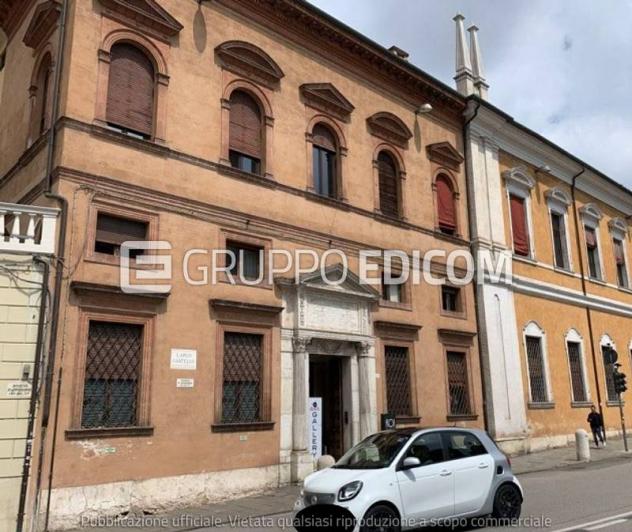 negozio in vendita a Ferrara in zona Centro Storico