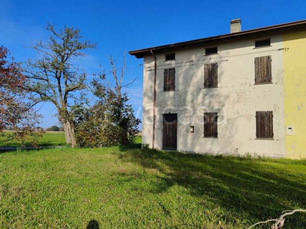 casa indipendente in vendita a Ferrara in zona Baura