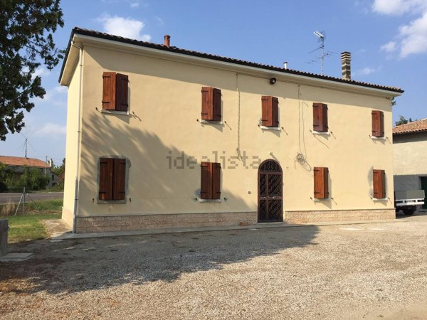 casa indipendente in vendita a Ferrara