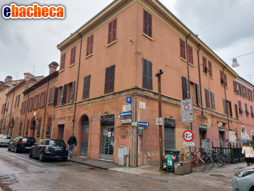 locale commerciale in vendita a Ferrara in zona Centro Storico