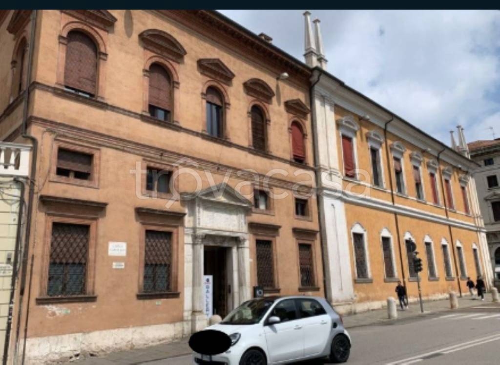 appartamento in vendita a Ferrara in zona Centro Storico