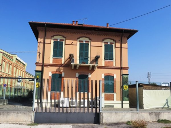 ufficio in vendita a Ferrara in zona Pontelagoscuro