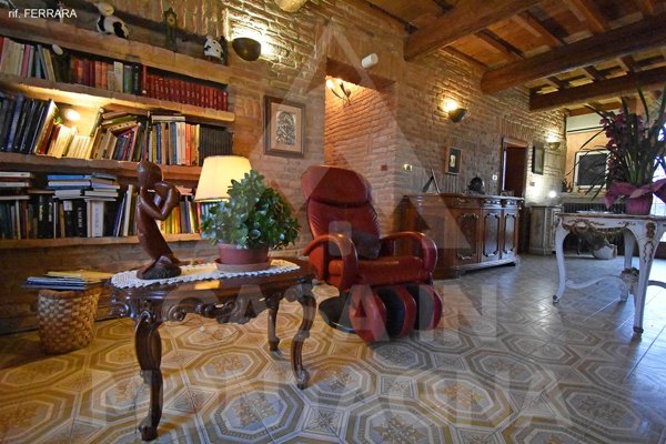 negozio in vendita a Ferrara in zona Centro Storico