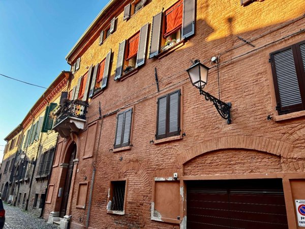 appartamento in vendita a Ferrara in zona Centro Storico