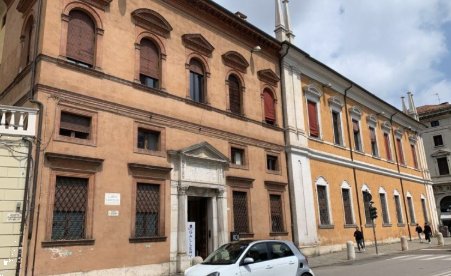 appartamento in vendita a Ferrara in zona Centro Storico