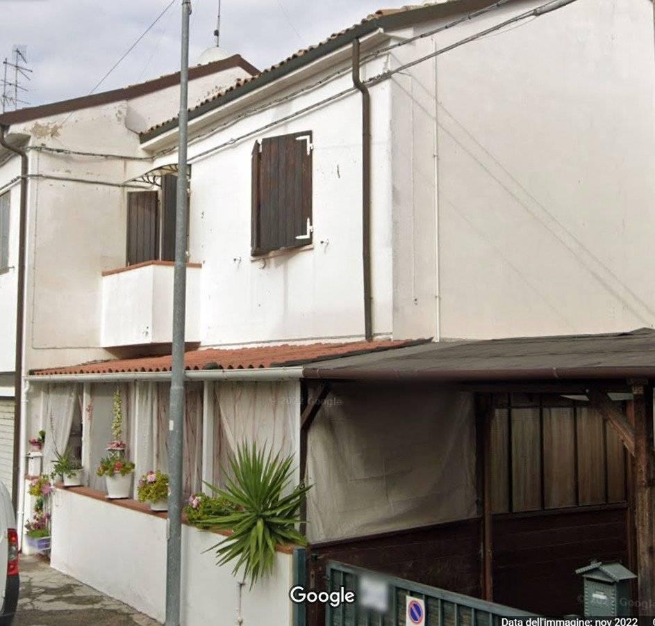 casa indipendente in vendita a Ferrara