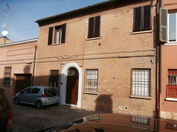 appartamento in vendita a Ferrara in zona Centro Storico
