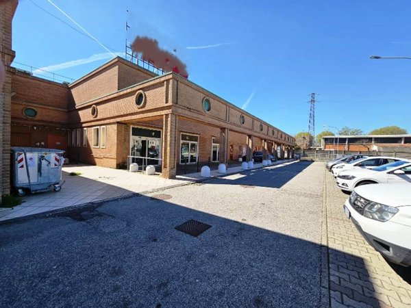 locale commerciale in vendita a Ferrara in zona Centro Storico