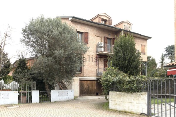 casa indipendente in vendita a Ferrara