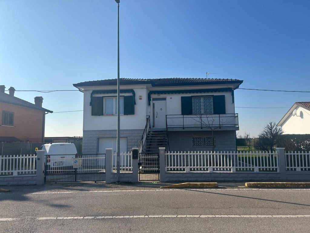 casa indipendente in vendita a Ferrara in zona Francolino