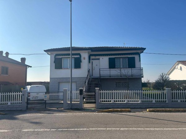 casa indipendente in vendita a Ferrara in zona Corlo
