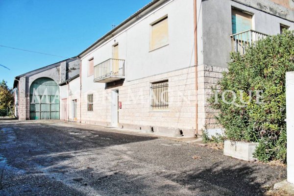 casa indipendente in vendita a Ferrara in zona Villanova