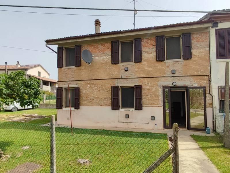 casa indipendente in vendita a Ferrara in zona Casaglia