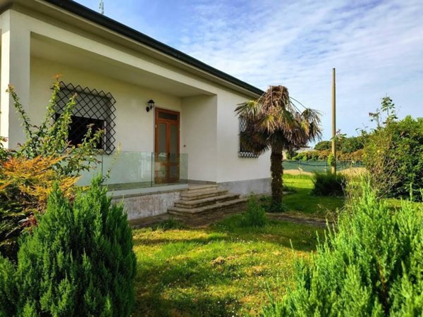 casa indipendente in vendita a Ferrara in zona Monestirolo