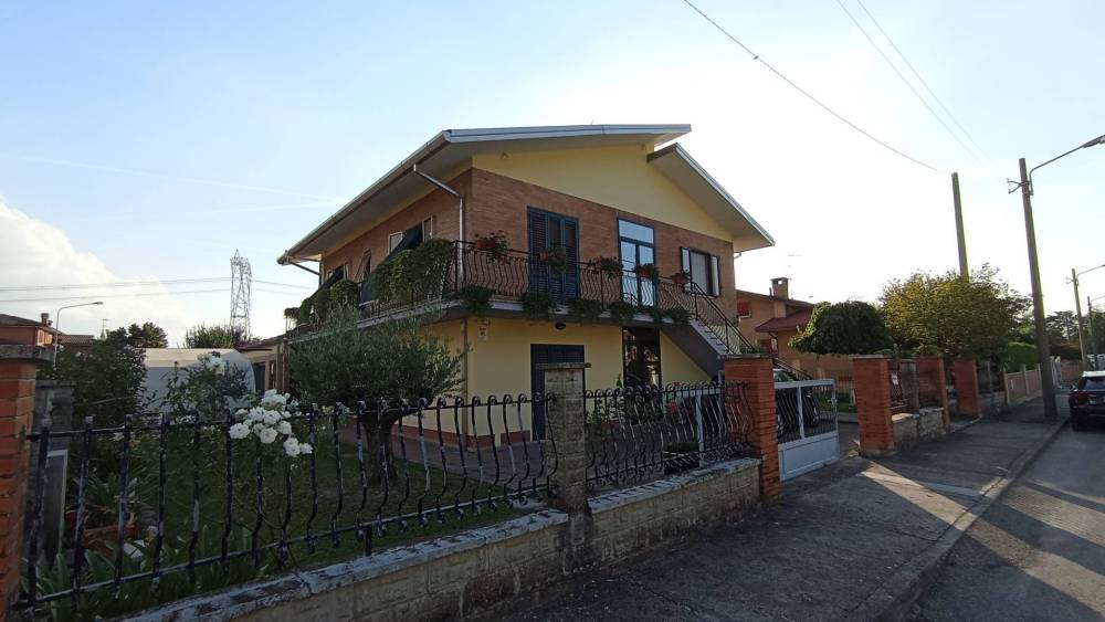 casa indipendente in vendita a Ferrara in zona Codrea