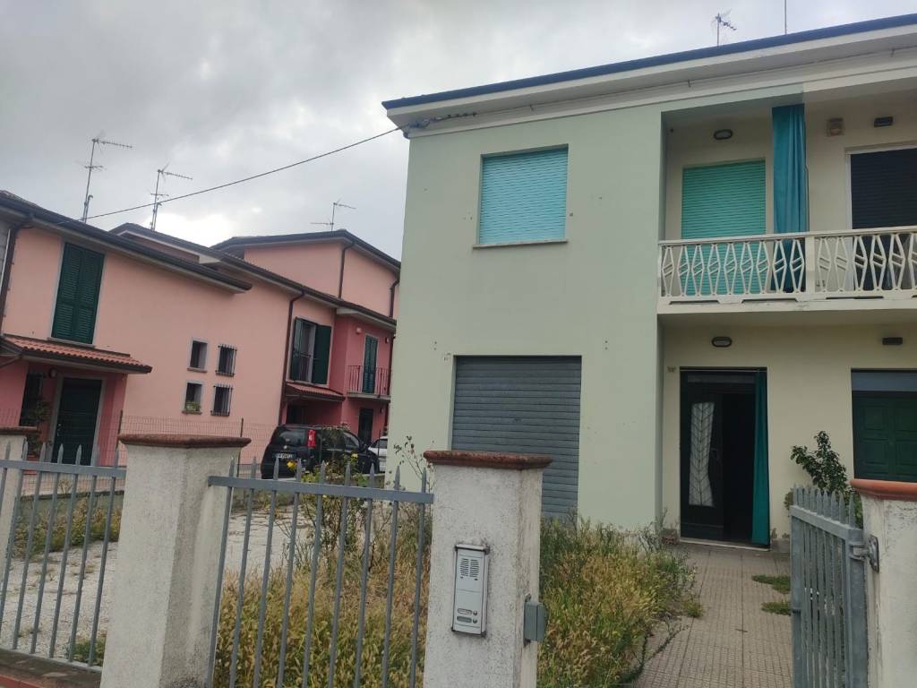 casa indipendente in vendita a Ferrara in zona San Martino