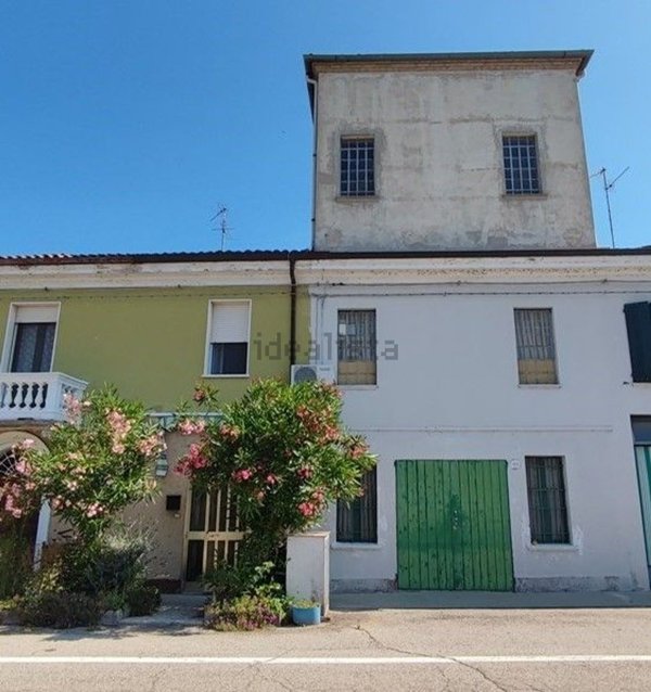 casa indipendente in vendita a Ferrara in zona Ravalle