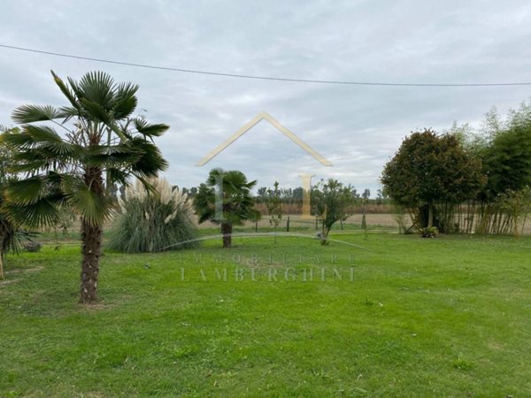 casa indipendente in vendita a Ferrara in zona Cona