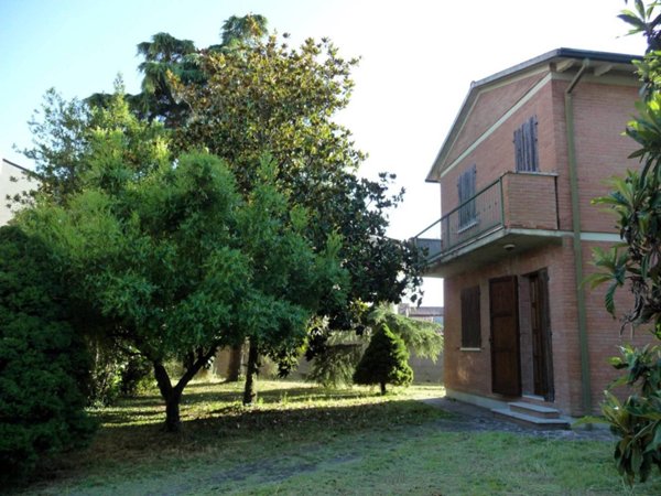 casa indipendente in vendita a Ferrara in zona Centro Storico