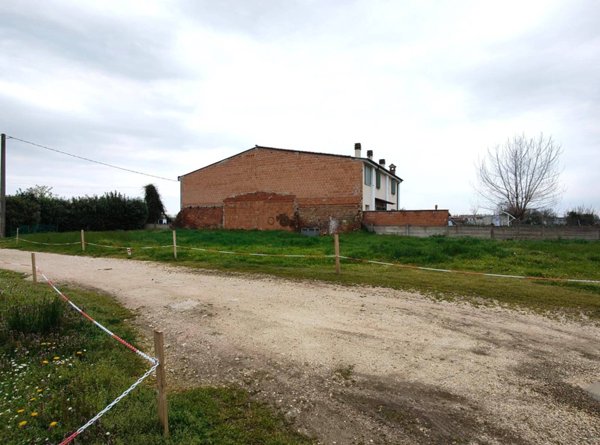 terreno edificabile in vendita a Ferrara in zona Aguscello