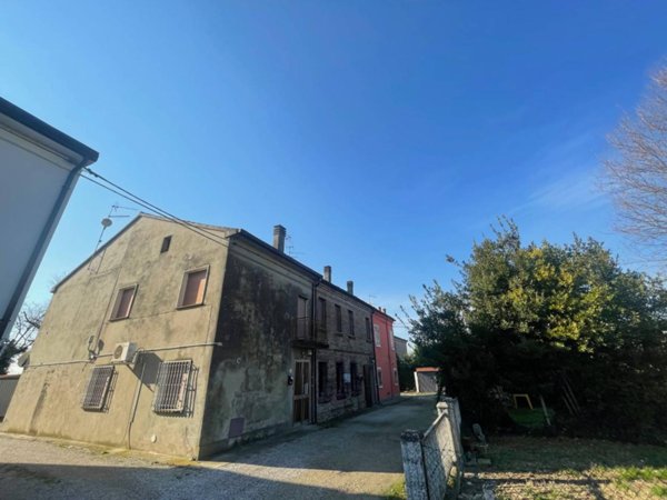 casa indipendente in vendita a Ferrara in zona Denore