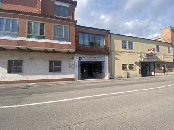 locale commerciale in vendita a Ferrara