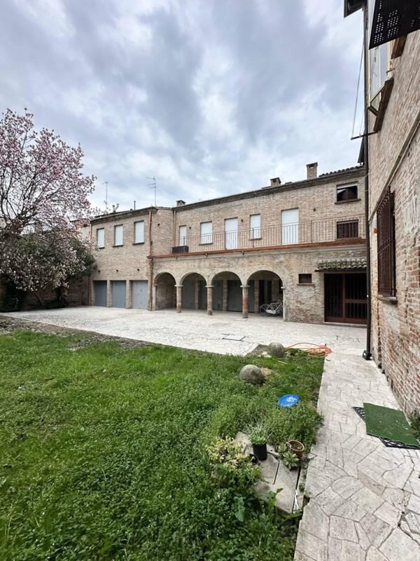 appartamento in vendita a Ferrara in zona Centro Storico
