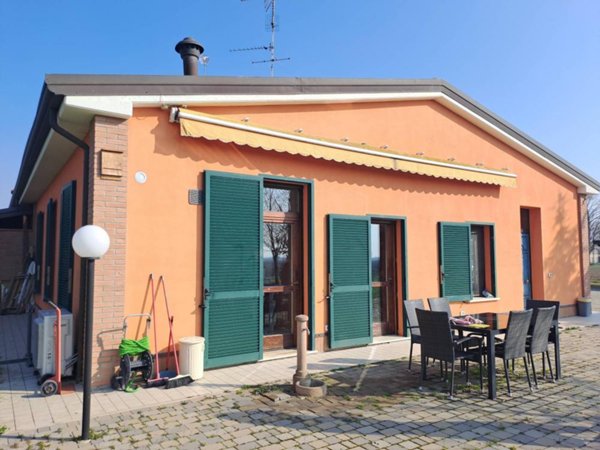 casa indipendente in vendita a Ferrara in zona Quartesana