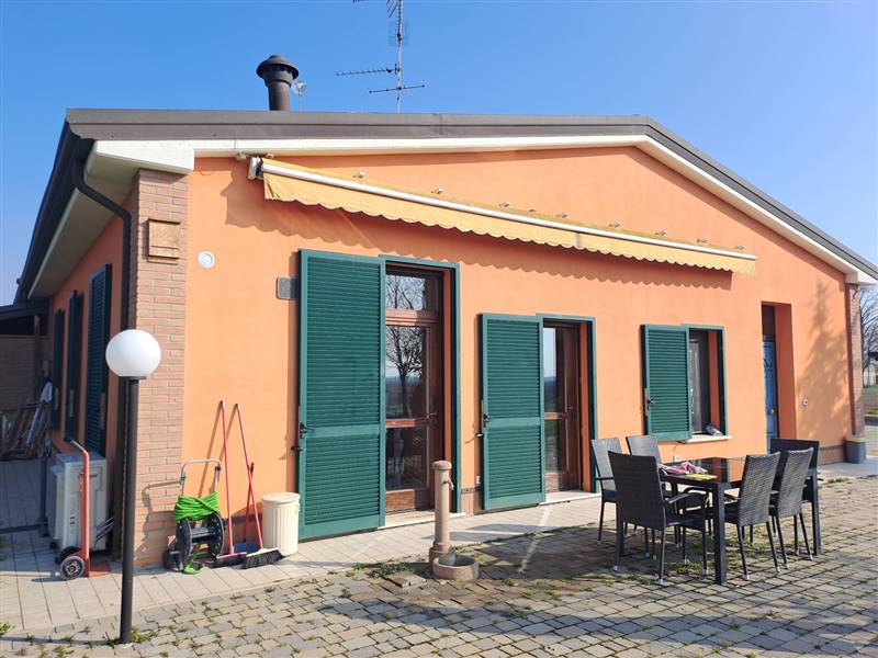 casa indipendente in vendita a Ferrara in zona Quartesana
