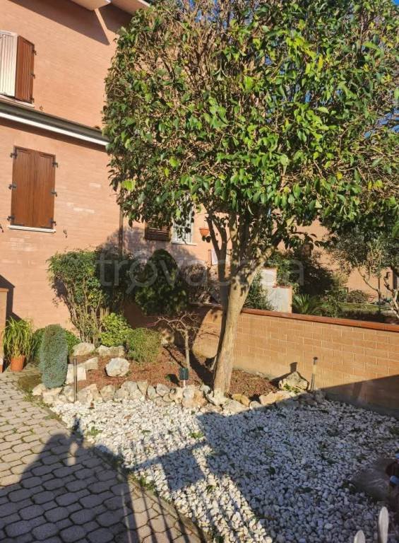 casa indipendente in vendita a Ferrara in zona Centro Storico