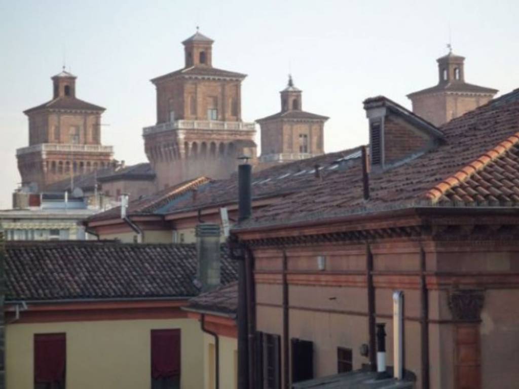 appartamento in vendita a Ferrara in zona Centro Storico