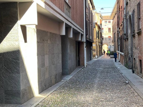 appartamento in vendita a Ferrara in zona Centro Storico