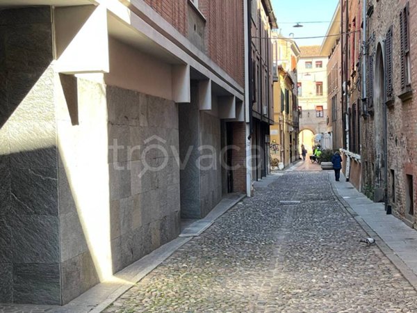 appartamento in vendita a Ferrara in zona Centro Storico