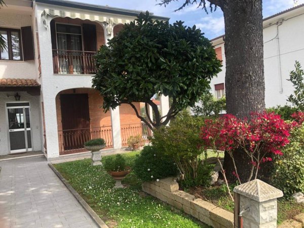 casa indipendente in vendita a Ferrara in zona Porotto / Cassana